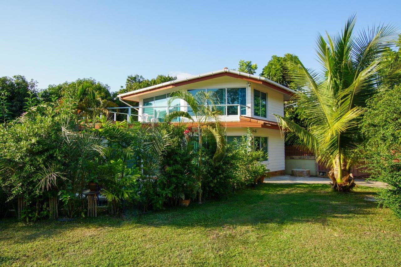 Tina'S Living Paradise - Guesthouses With Private Pool Ban Phe Exteriör bild