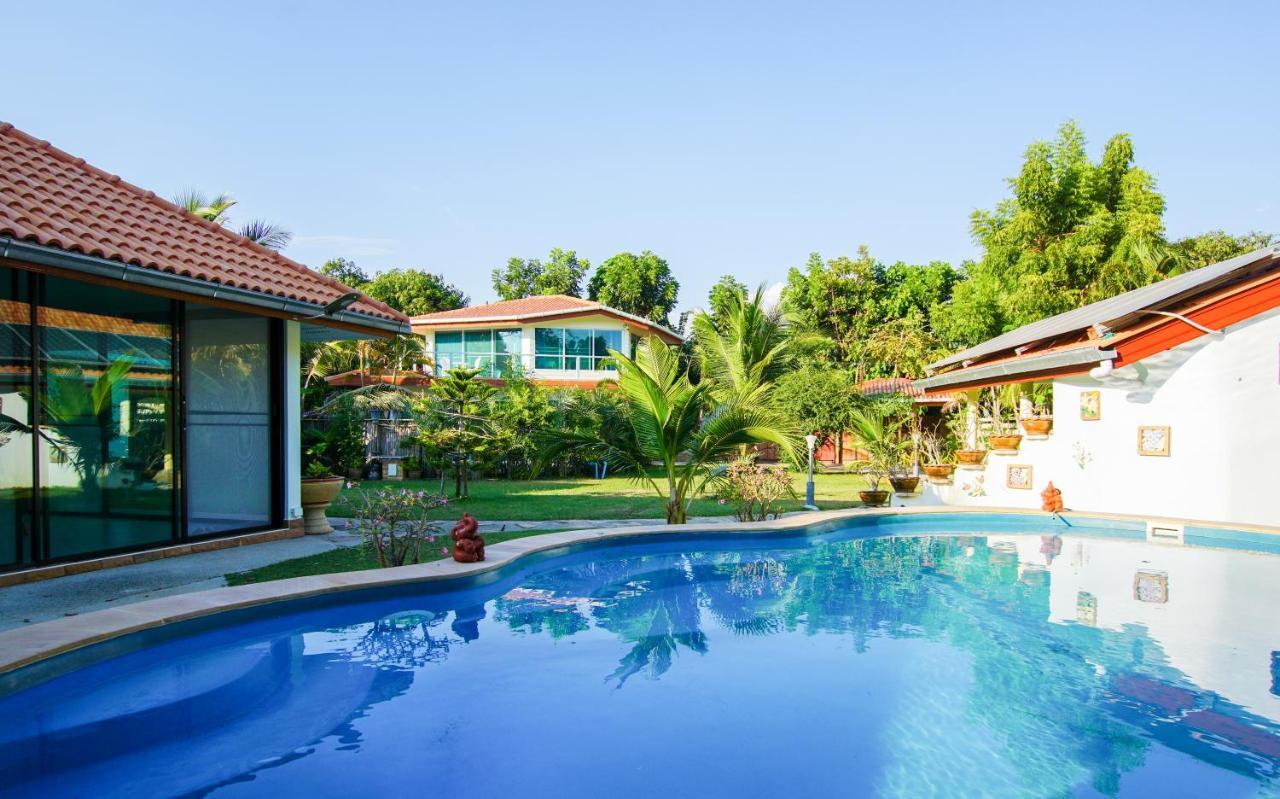 Tina'S Living Paradise - Guesthouses With Private Pool Ban Phe Exteriör bild