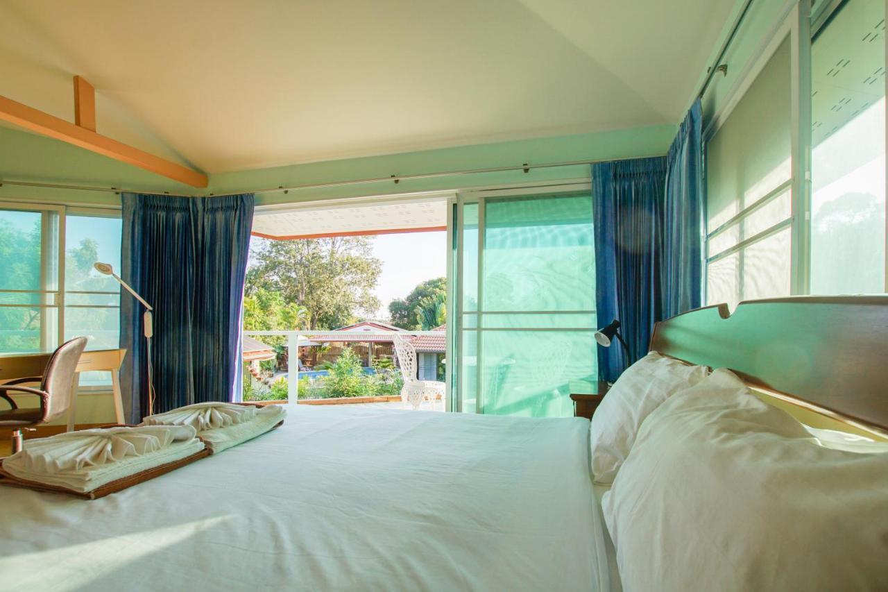 Tina'S Living Paradise - Guesthouses With Private Pool Ban Phe Exteriör bild