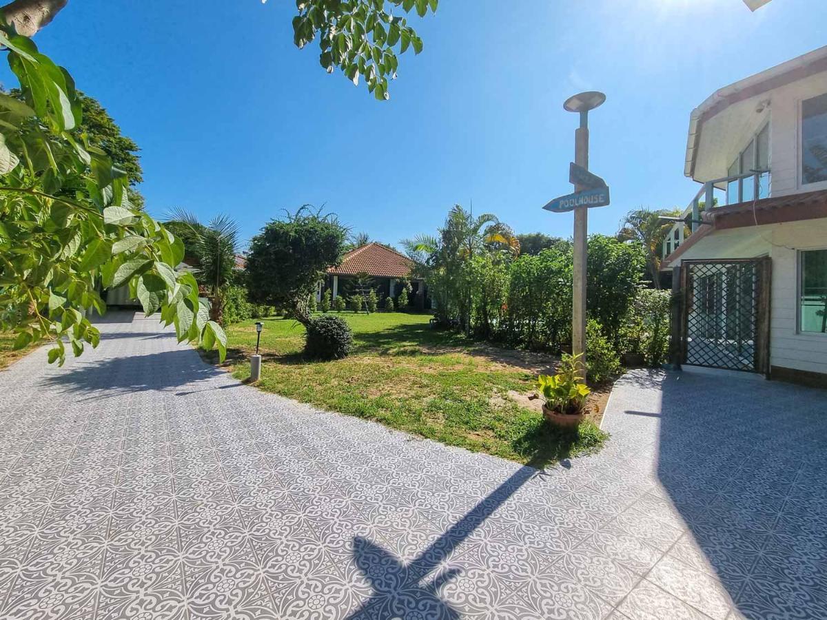 Tina'S Living Paradise - Guesthouses With Private Pool Ban Phe Exteriör bild