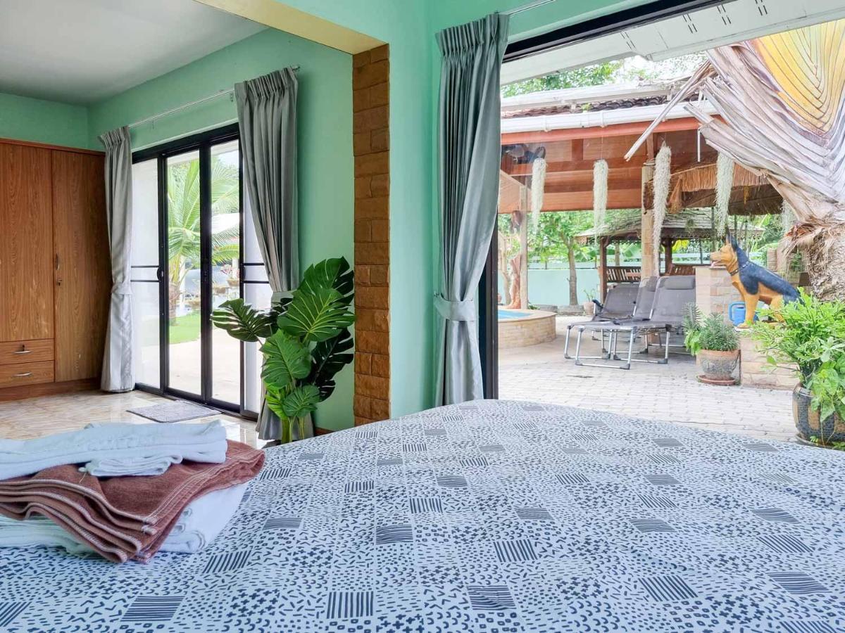 Tina'S Living Paradise - Guesthouses With Private Pool Ban Phe Exteriör bild