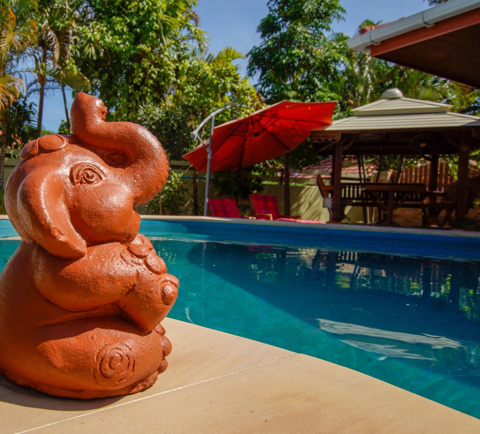 Tina'S Living Paradise - Guesthouses With Private Pool Ban Phe Exteriör bild