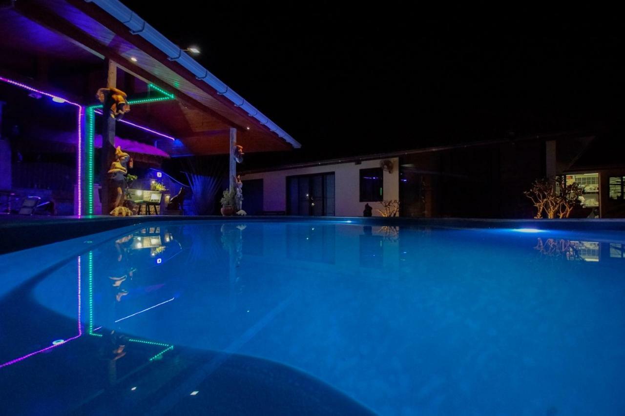 Tina'S Living Paradise - Guesthouses With Private Pool Ban Phe Exteriör bild